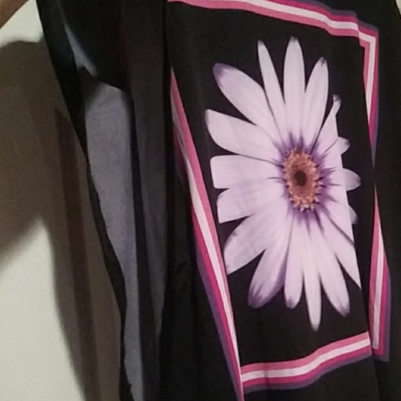 Beautiful Blouse - Picture 2 of 2